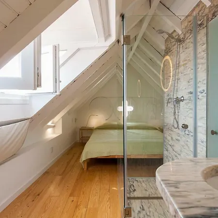 Lisbon Sea Side Chalet *