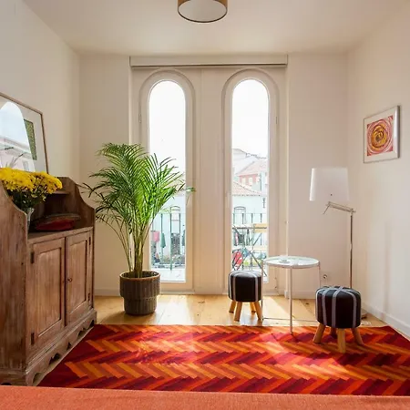 Lisbon Sea Side Chalet Apartment *