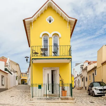 Lisbon Sea Side Chalet *