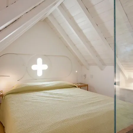 Lisbon Sea Side Chalet Apartment