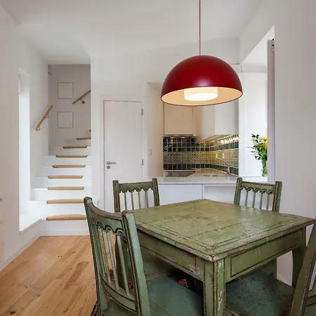 Lisbon Sea Side Chalet Apartment *